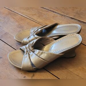 Worn Once! Women's Tan Knot-Detail Slide Leather Sandals